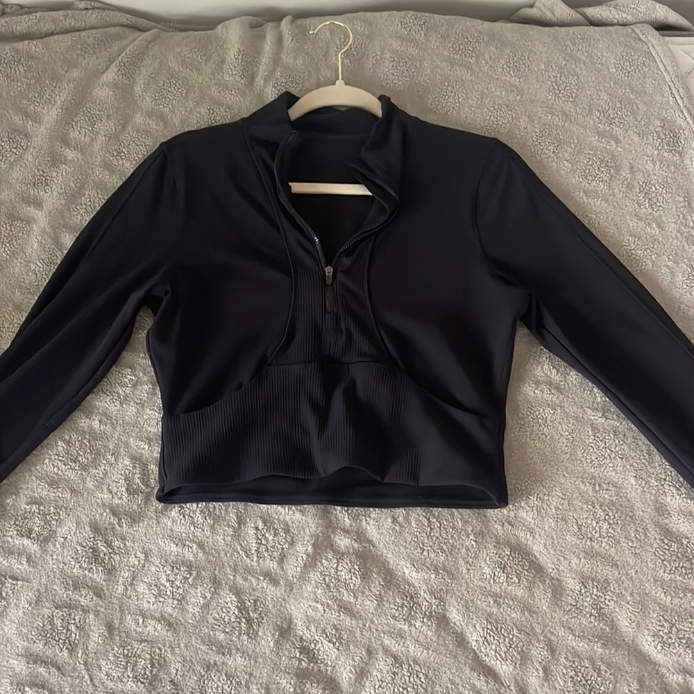 Cropped 1/4th zipped long sleeve workout top